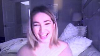 She sells farts in a Jar