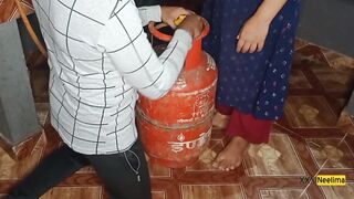 2023 new year, solved the problem of thirsty sister-in-law's pussy along with gas cylinder, fucked in the kitchen