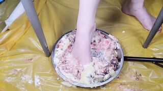 Foot fetish and pussy stuffing - 7 image