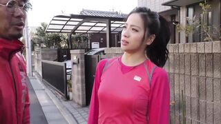 Sorry to interrupt your jogging! Please Let me see your sweaty pussy!