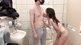 [Private Video] Sex in a multipurpose toilet in a shopping building where people come and go. Japanese amateur masturbation squirting massage blowjob big breasts creampie couple - 5 image