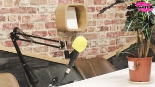 Behind the scenes at the porn studio - 15 image