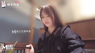 G Cup college with huge boobs and big butts got fucked very hard by a bick show her soft boobs to her customer