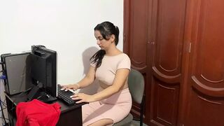 My stepsister arrived from a trip and I take advantage of going into her room so she can fuck my pussy