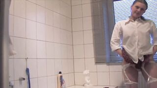 Women pee everywhere - 9 image