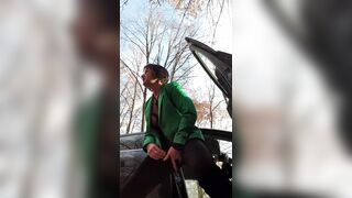 Squirt at parking area public - 1 image