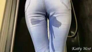 Couldn't wait any longer and peed in my jeans - 1 image