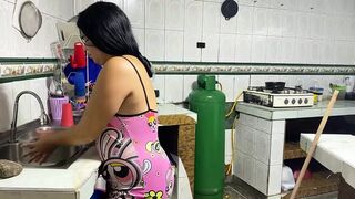 My cousin is very rich so I propose something to him in exchange for sucking his big cock - 1 image