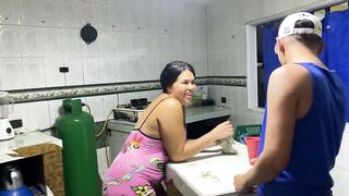 My cousin is very rich so I propose something to him in exchange for sucking his big cock - 3 image