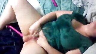 Well rounded girl squirting all over herself - 13 image