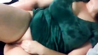 Well rounded girl squirting all over herself - 15 image