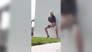 Fantastic squirt public in my garden - 11 image