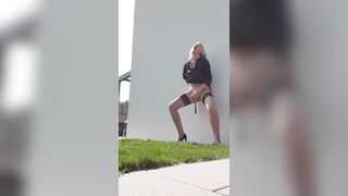 Fantastic squirt public in my garden - 14 image