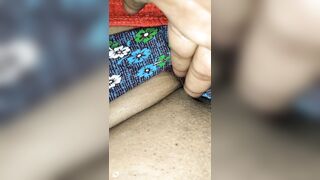 Desi gav ki ladki ke chut pe Pani nikala - 4 image