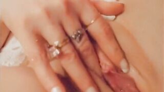 Rubbing pussy and squirting repeatedly just for you to see - 3 image