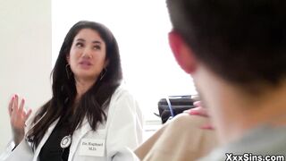Vanessa Vega and Apollo Banks learn about squirting together in a safe space - 5 image