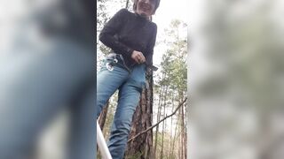 Going nude outdoor and squirting - 1 image