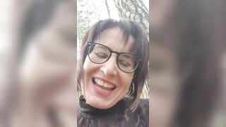 Going nude outdoor and squirting