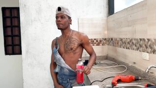 I fuck the bricklayer BBC on my terrace under construction and make him squirt with a view of the city of Cali Colombia - 3 image