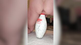 Bowling pin fucked for squirting - 5 image