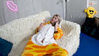 Milf gets a dick in the ass and squirts - 3 image