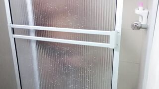 A delicious bath with my cute stepsister and I cum in her mouth. - 2 image