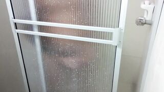 A delicious bath with my cute stepsister and I cum in her mouth. hl - 2 image