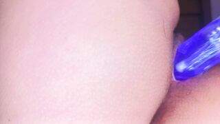 STEP-SISTER SHAKES AND CUMS HOT FOR ME TO SEE