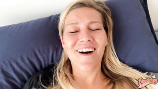 My cunt squirts several times in bed! Cumshot + Squirting + 4 orgasms