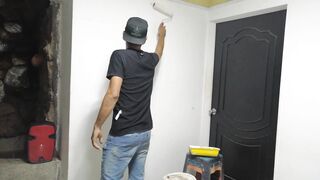 Milf with a big ass seduces the painter who was painting her house and ends up fucking with him, giving him a hard time in that - 4 image