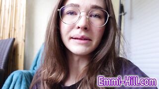TEEN SQUIRTING FOR HER NEIGHBOURS - 1 image