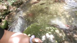 ue dia tan aburrido hoy, aprovecho para divertirme con el sexi y latino culo de mi cachonda hermanastra