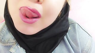 My stepsister in a hijab undresses the man on camera - 1 image