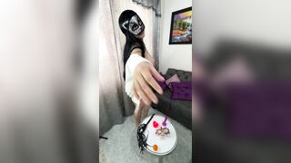 MY HORNY NEIGHBOR WELCOMES ME WITH A GOOD PUSSY FUCK