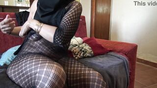 Real Arab Milf In Niqab Masturbates Muslim Pussy To Squirting Orgasm On Webcam - 1 image
