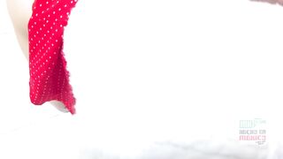 Tiito's Christmas gift: Squirt & massage my wife's hot Mexican MILF pussy to the max!