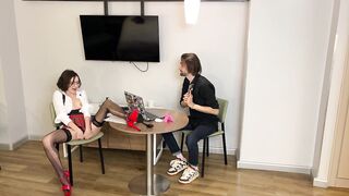 Young secretary with high heels & blue eyes squirts all over office floor with her boss'bsperk - 3 image