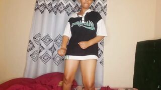 Watch how this hot cop's attempts to squirt fail - 1 image