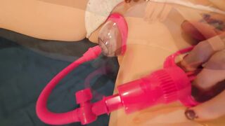 Sexy MILF gets her pussy fingered & fucked for multiple orgasms