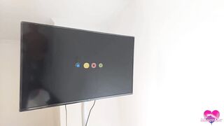 Petite amateur gets her tight ass drilled and squirts for a new TV - 4 image