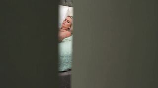 Stepson gives his stepmom the tongue deep-dive she craves, making her squirt - 6 image