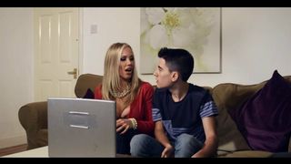 Bigboobs UK stepmom stuffed by short guy for jizz